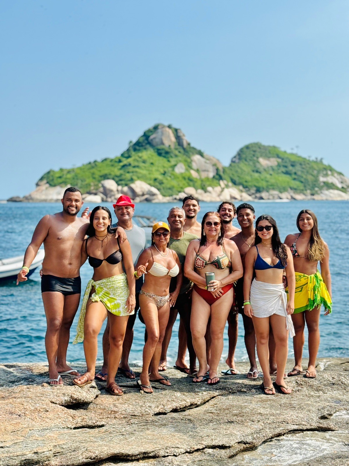 Grupo de visitantes nas ilhas